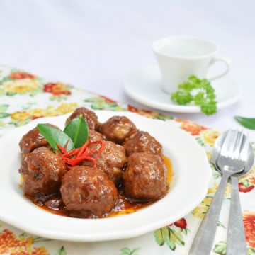 Bola-Bola Daging Sapi Bumbu Rendang