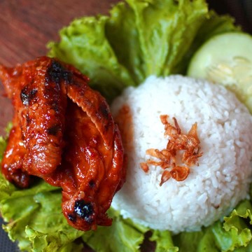 Nasi Uduk Ayam Bakar Merah